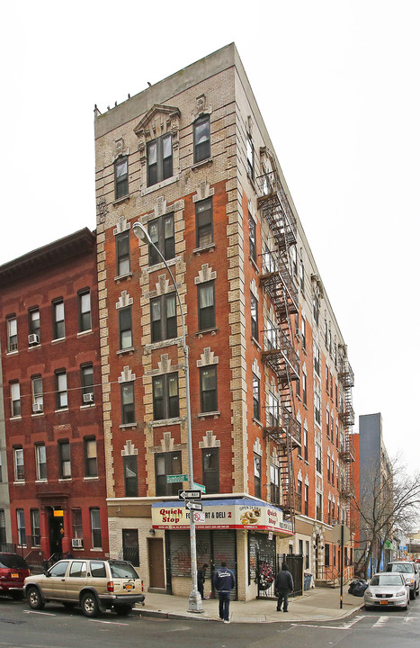 19 Humboldt St in Brooklyn, NY - Building Photo