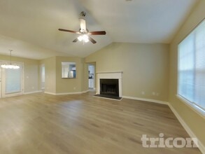 215 Winterville Dr in Rockmart, GA - Foto de edificio - Building Photo