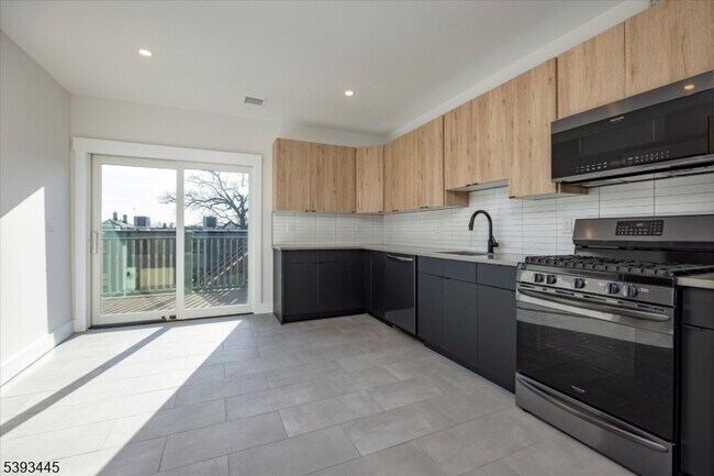 59 Chestnut St in Montclair, NJ - Building Photo - Building Photo