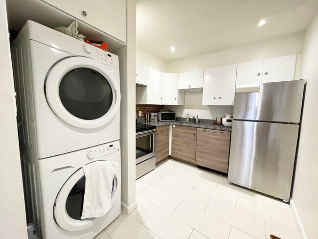 71 Gainsborough St, Unit 201 in Boston, MA - Building Photo - Building Photo