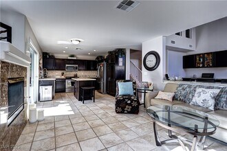 10525 Music Ave in Las Vegas, NV - Building Photo - Building Photo