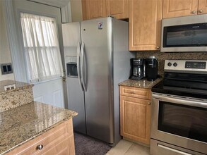 1221 SE 3rd St in Deerfield Beach, FL - Foto de edificio - Building Photo