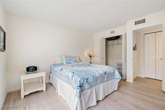 425 Wildwood Ln in Naples, FL - Building Photo - Building Photo