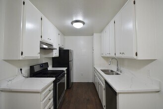 13849 Chase St in Los Angeles, CA - Building Photo - Building Photo
