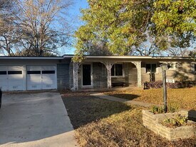 515 Cave Ln in San Antonio, TX - Building Photo