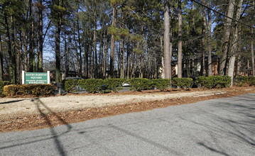 Hayes Barton Square in Raleigh, NC - Foto de edificio - Building Photo