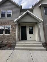 64 S Moonlit Rd in Mapleton, UT - Building Photo - Building Photo