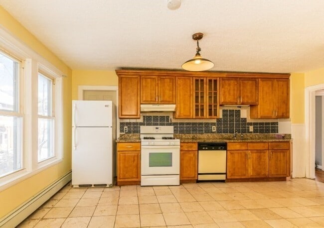 7 High Street Pl, Unit 2 in Brookline, MA - Building Photo - Building Photo