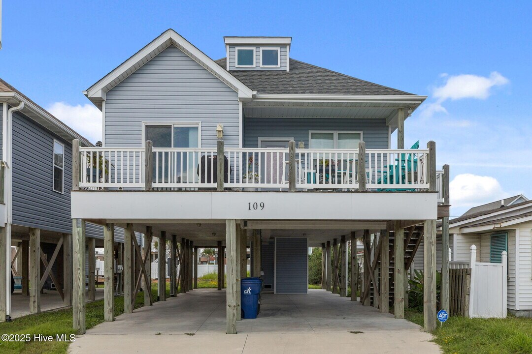 109 E Terminal Blvd in Atlantic Beach, NC - Building Photo