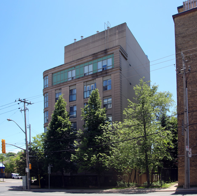 800 Spadina Rd