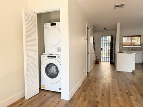 1890 S Cochran Ave, Unit Apt 13 in Los Angeles, CA - Building Photo - Building Photo