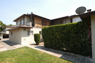 1414 Essex Way in San Jose, CA - Building Photo - Building Photo