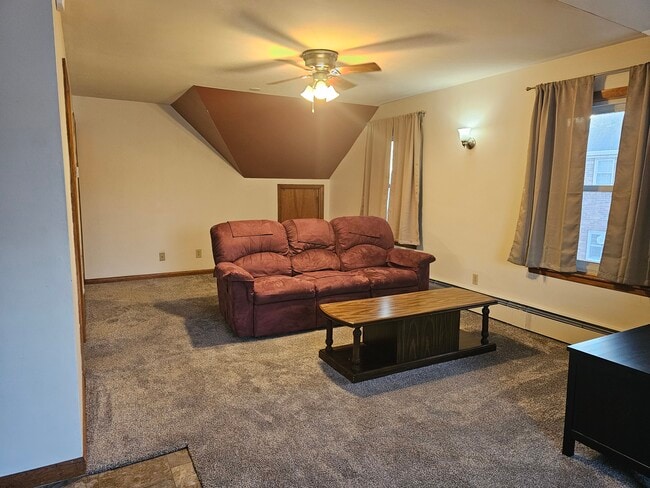 805 Grant St, Unit 2 in Beatrice, NE - Building Photo - Building Photo