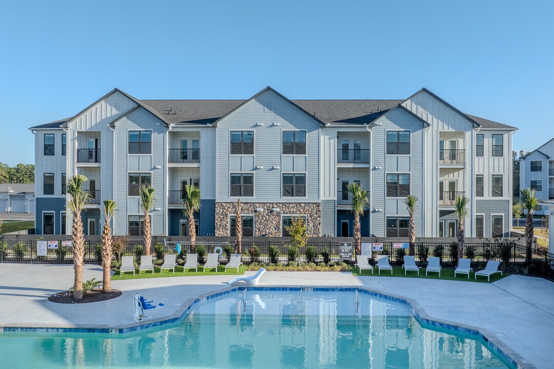 Evolve Holly Ridge in Holly Ridge, NC - Foto de edificio