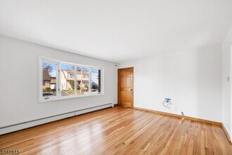316 Kipp Ave-Unit -1 in Elmwood Park, NJ - Building Photo - Building Photo