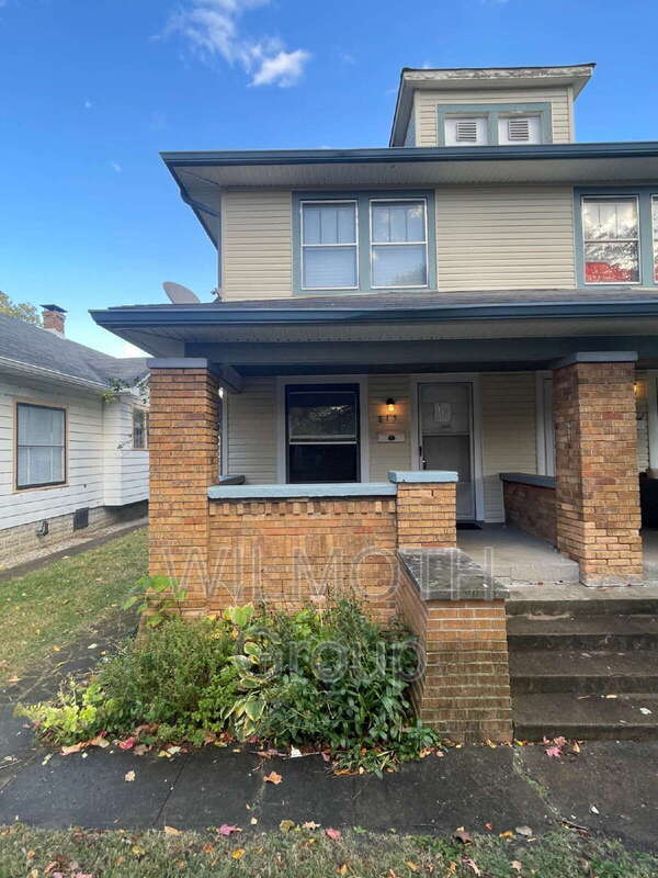 property at 815 N Riley Ave