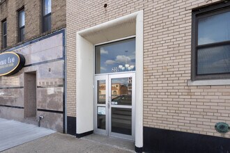 200-212 Sunrise Hwy in Rockville Centre, NY - Building Photo - Building Photo