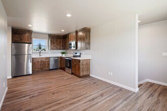 805 NW 18th Ct in Redmond, OR - Building Photo - Building Photo