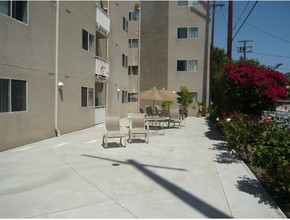 Noble Senior Housing in Sherman Oaks, CA - Building Photo - Building Photo