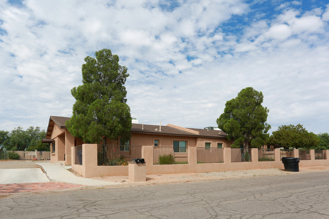 1415-1425 N Louis Ln in Tucson, AZ - Foto de edificio - Building Photo