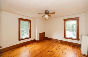 9 Englewood Ave, Unit Rooms in Worcester, MA - Foto de edificio - Building Photo