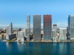 700 NE 24th St, Unit 1005 in Miami, FL - Foto de edificio - Building Photo