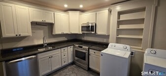 50 Broad St in Norwich, CT - Building Photo