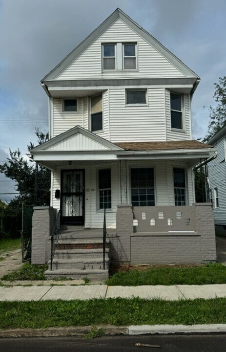 2266 E 84th St in Cleveland, OH - Foto de edificio