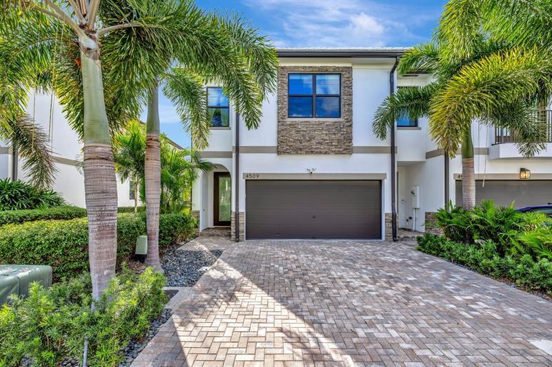 4509 E Aqua Bella Ln in Davie, FL - Building Photo