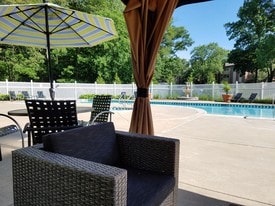 Park Meadows Apartments in Ballwin, MO - Building Photo