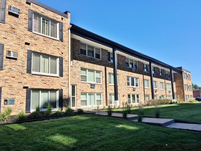 Lynwood Flats in Richfield, MN - Foto de edificio - Building Photo