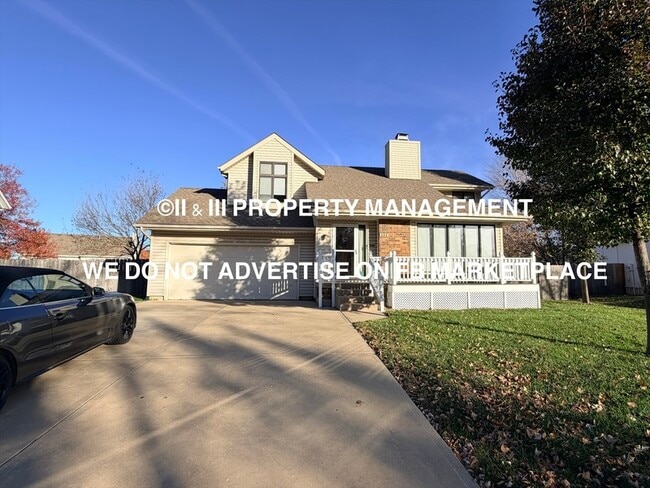 6008 W 158th St in Overland Park, KS - Foto de edificio - Building Photo