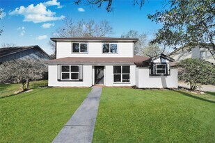 2035 Round Spring Dr in Humble, TX - Building Photo