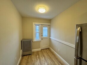 8 Cogswell Ave, Unit 1 in Cambridge, MA - Foto de edificio - Building Photo