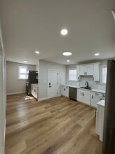 42 Ring St in Providence, RI - Foto de edificio - Building Photo