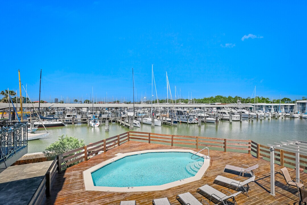 Sailboat Bay in New Orleans, LA - Building Photo