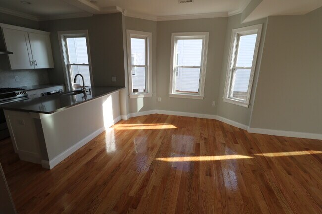 3 Webb Park, Unit 3 in Boston, MA - Building Photo - Building Photo