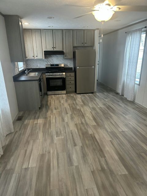 122 Lynn Ln in Mankato, MN - Building Photo