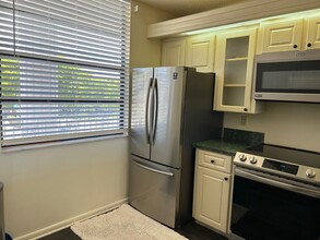 3635 Whitehall Dr in West Palm Beach, FL - Building Photo - Building Photo