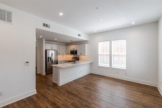 617 N Tyler St in Dallas, TX - Building Photo - Building Photo