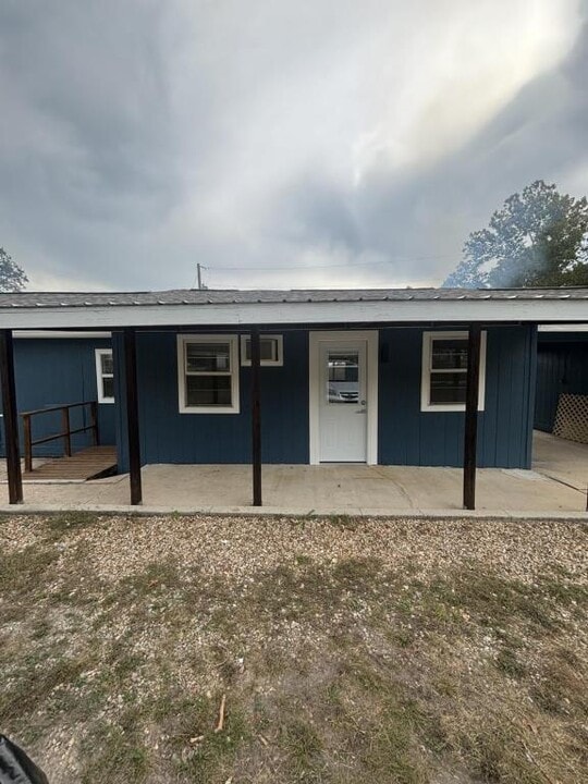 1527 Cranfield Rd in Mountain Home, AR - Building Photo