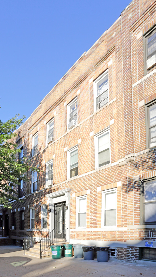 34-14 43rd St in Long Island City, NY - Building Photo - Primary Photo