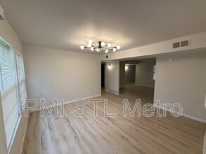 2512 Dukeland Dr in St. Louis, MO - Building Photo - Building Photo