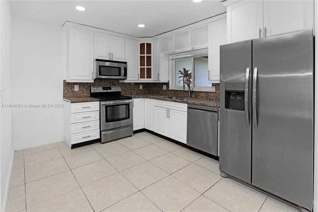 1110 S 14th Ave in Hollywood, FL - Building Photo