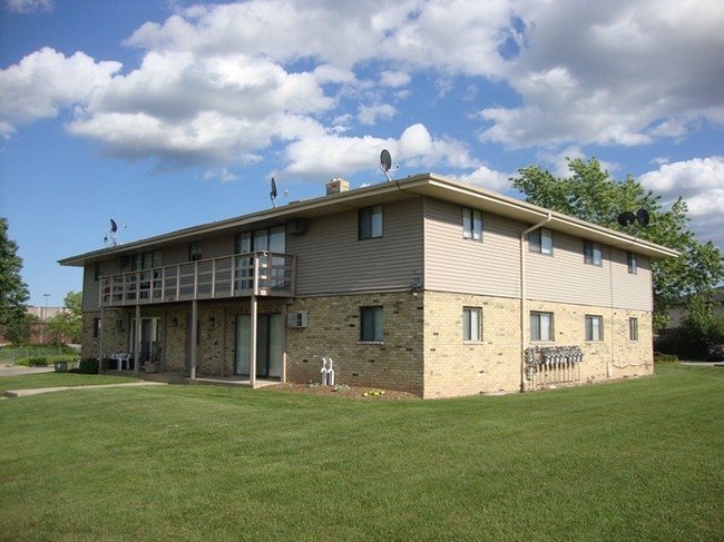 8341 W Northridge Ct in Milwaukee, WI - Building Photo - Building Photo