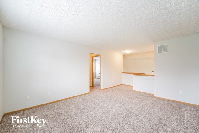 8333 Mira St in Columbus, OH - Foto de edificio - Building Photo