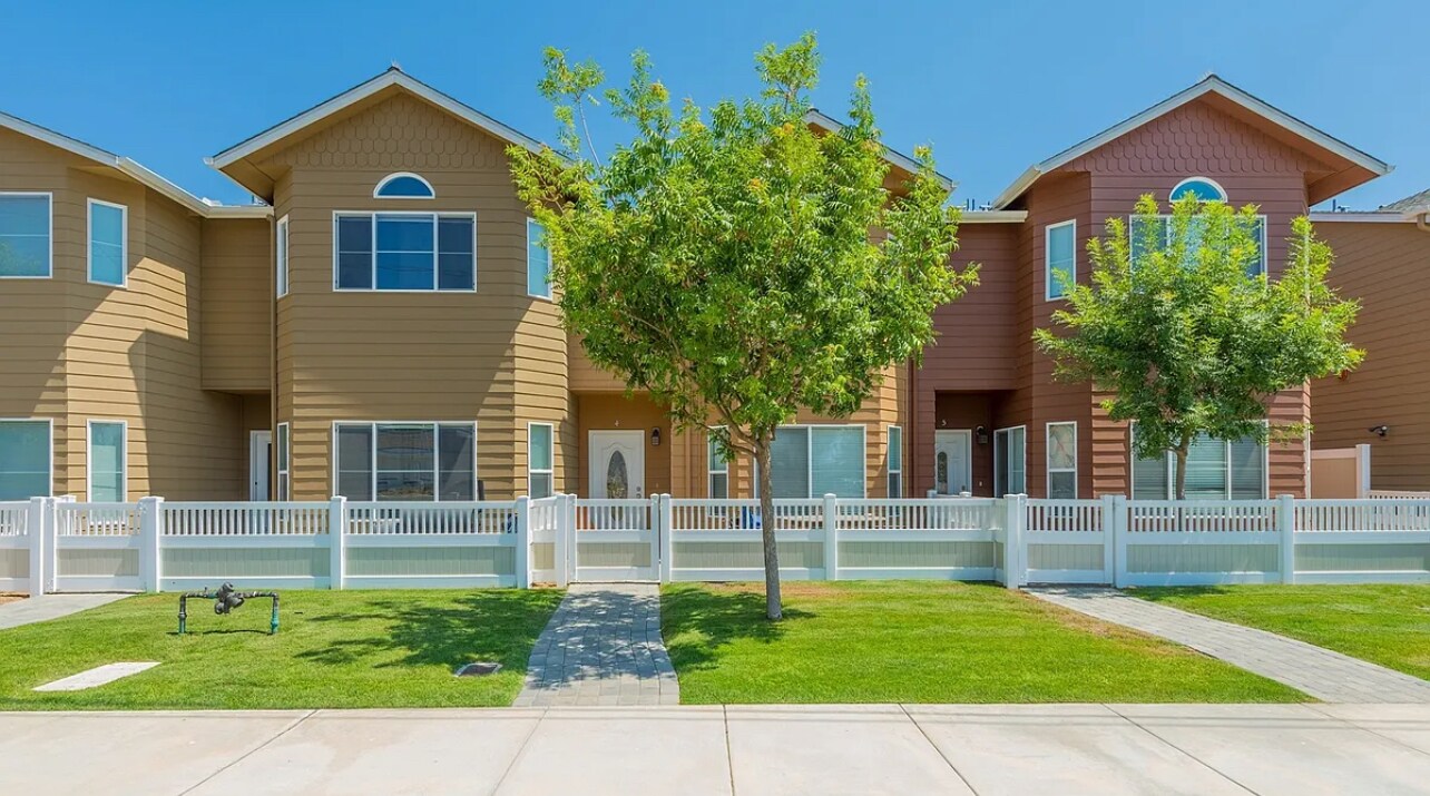 1918 Kelly Ave, Unit 5 in Ramona, CA - Building Photo