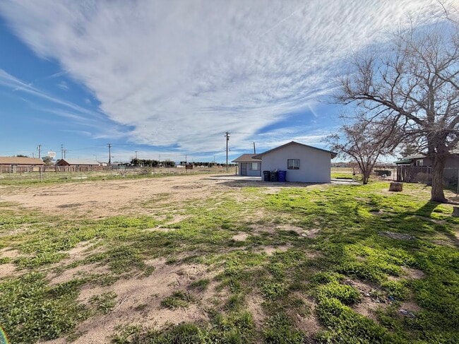 11366 Chamberlaine Way in Adelanto, CA - Building Photo - Building Photo