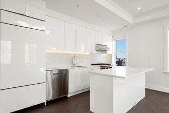112 Myrtle St in Boston, MA - Building Photo - Building Photo