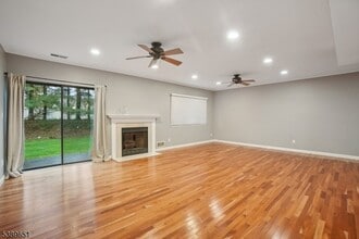 31 Castle Ridge Dr in East Hanover, NJ - Building Photo - Building Photo